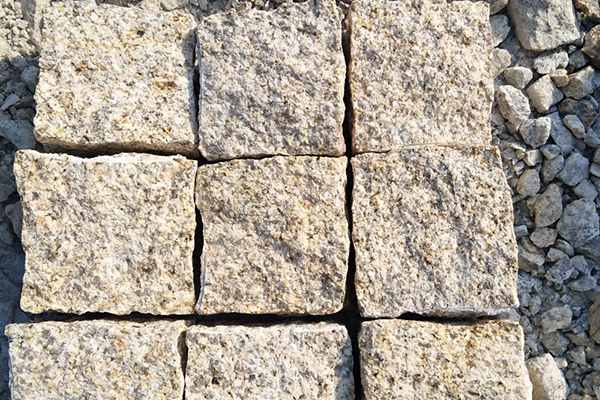 G682 Granite Cobble Stone