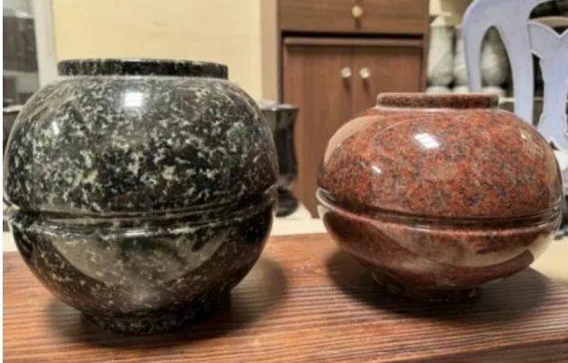Indian Black Monuments Vase Facotory Cut