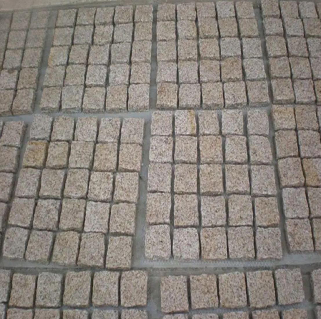 Cobble Stone Maker Yellow Granite