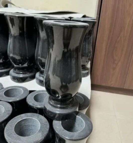 Indian Black Monuments Vase Facotory Cut