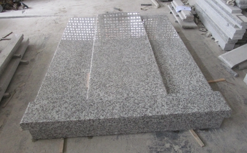 Light Grey G439 Granite Monuments For Wholesale