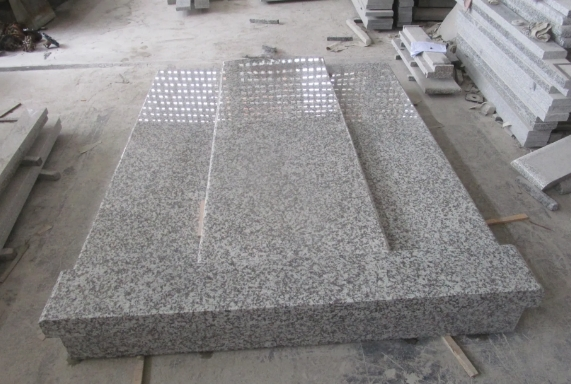 Light Grey G439 Granite Monuments For Wholesale