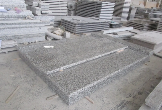 Light Grey G439 Granite Monuments For Wholesale