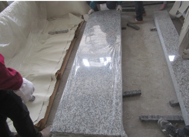 Light Grey G439 Granite Monuments For Wholesale