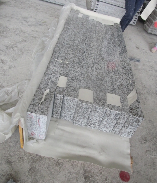 Light Grey G439 Granite Monuments For Wholesale