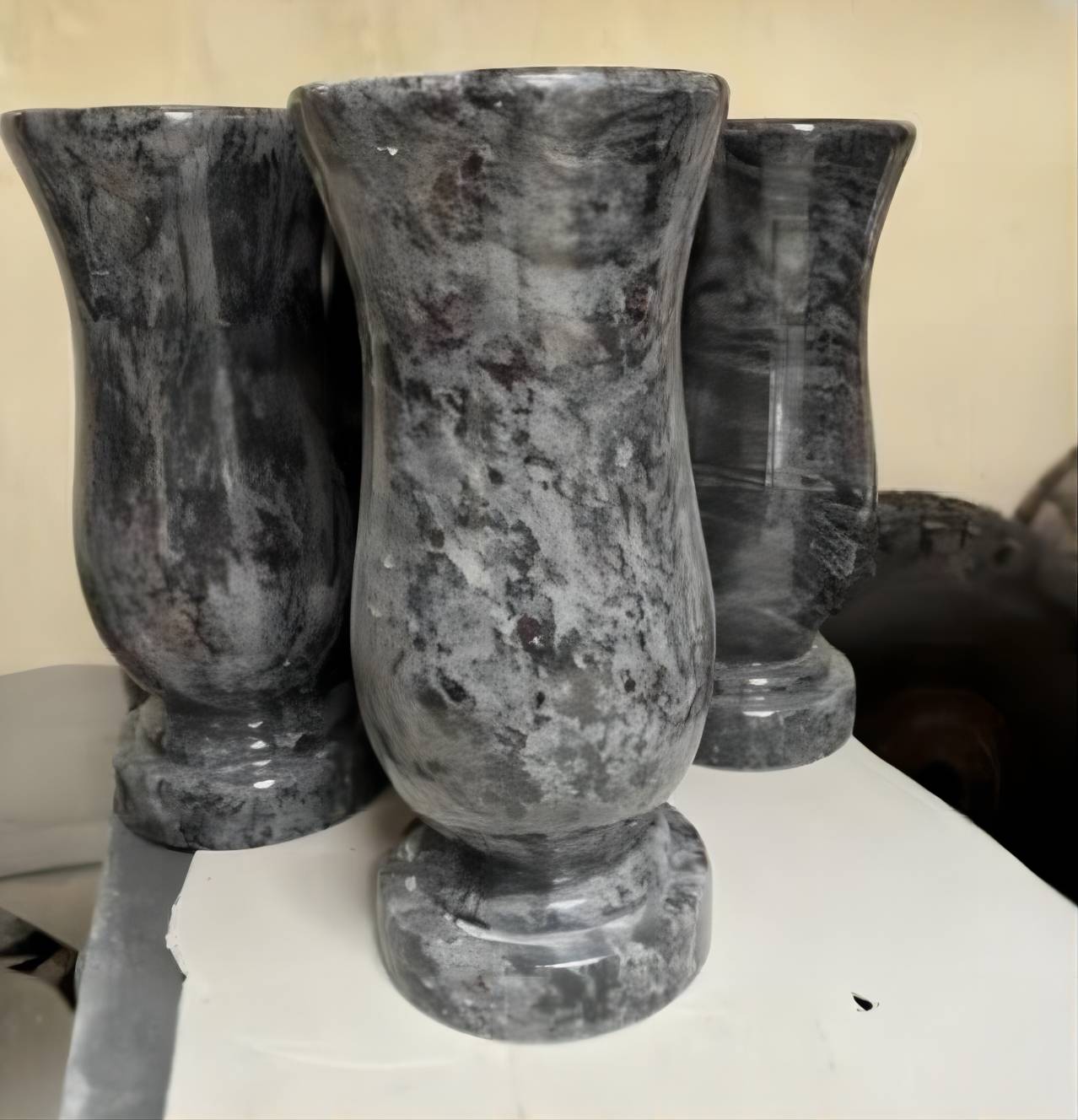 Light Grey G439 Granite Monuments For Wholesale