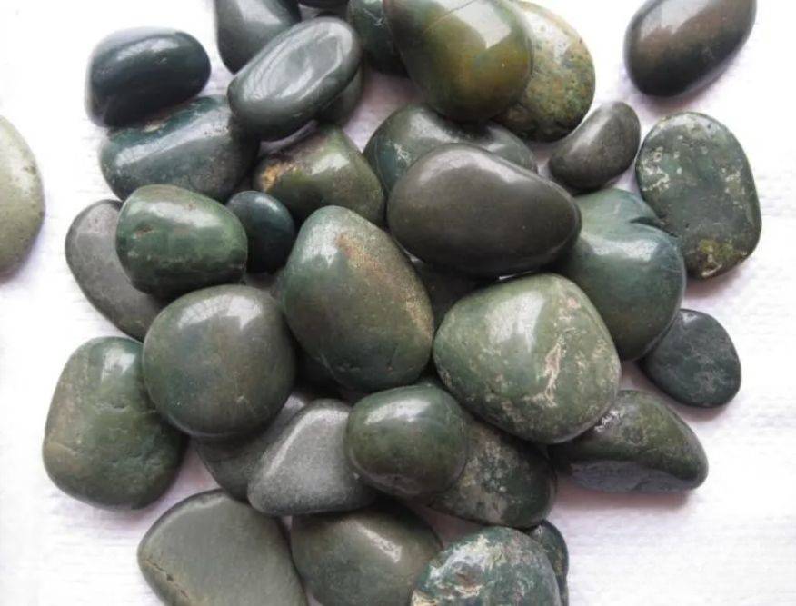 Polished Landscaping Green Color Pebble Stone phonenix power stone Wholesale