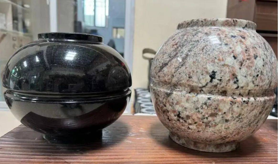 Round Design Vase For Tombstone Monuments China Factory