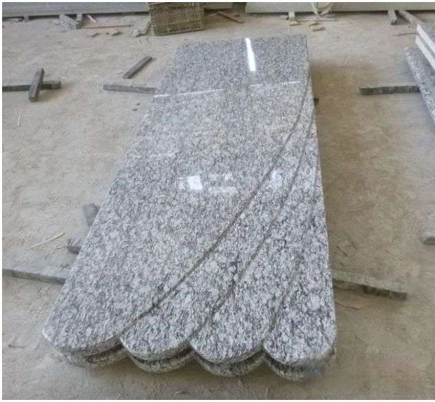 Spary White Granite Tombstone Wholesale