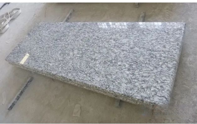 Spary White Granite Tombstone Wholesale
