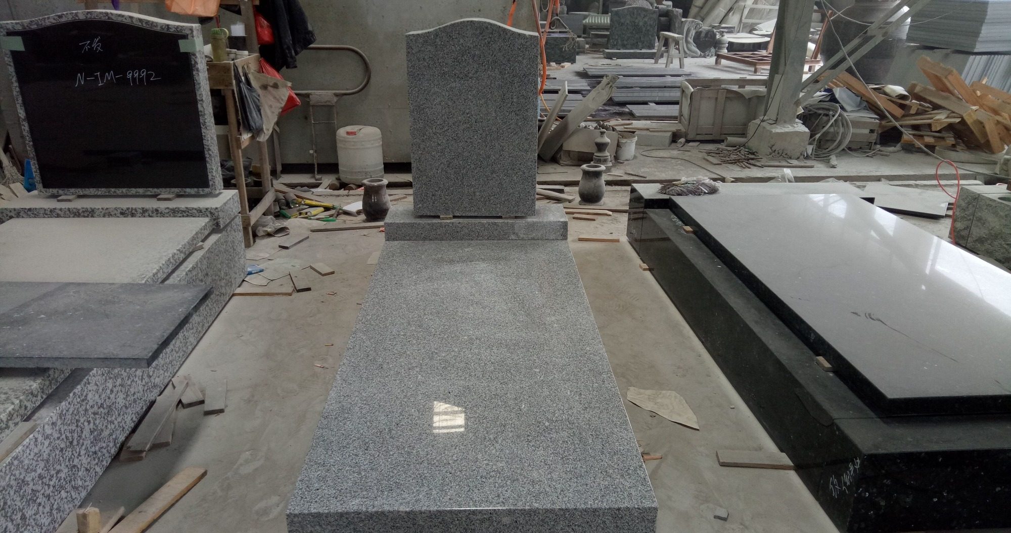 Light Grey Color American Style Tombstone Monuments With Good Design