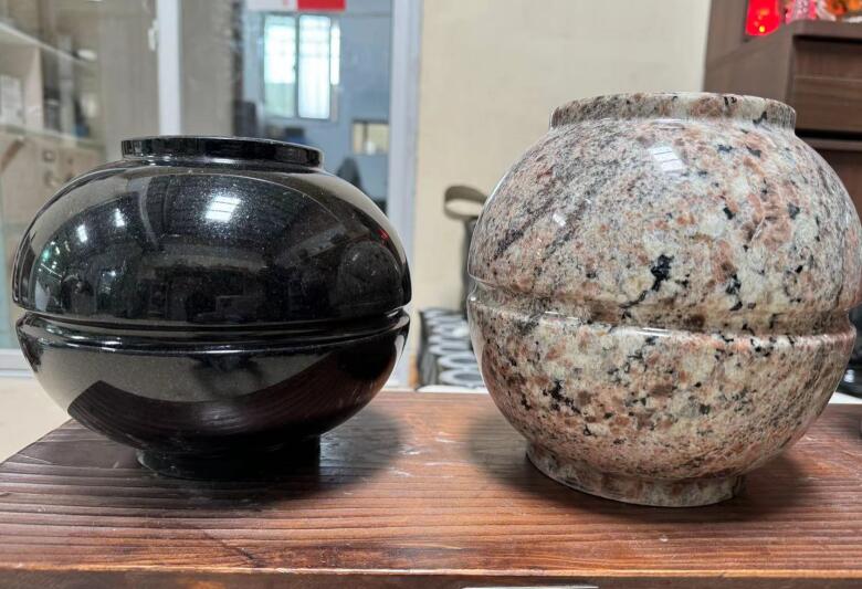 Round Design Vase For Tombstone Monuments China Factory