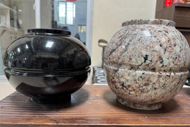 Round Design Vase For Tombstone Monuments China Factory